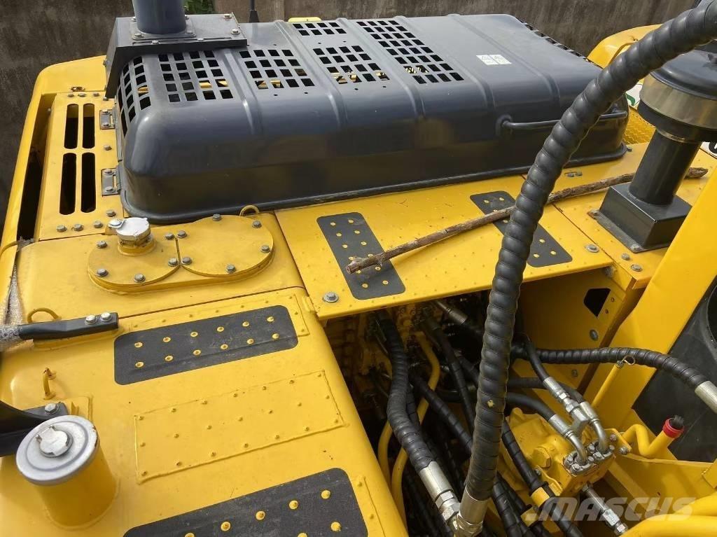 Komatsu PC 220-8 중형굴삭기 7톤-28톤
