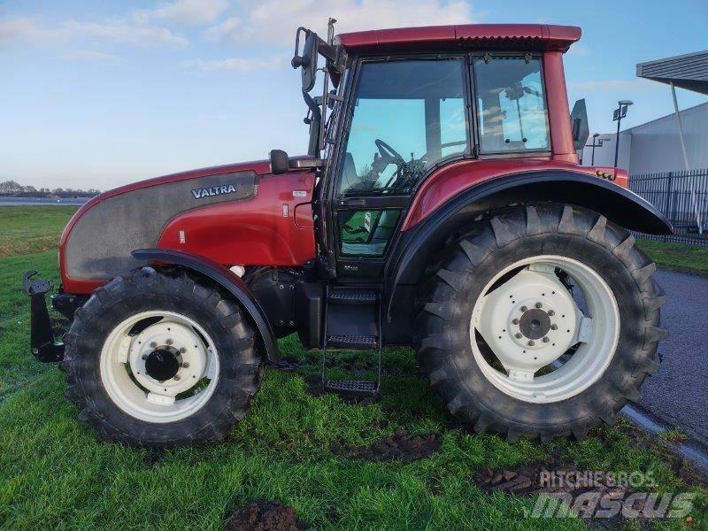 Valtra M 130 트랙터