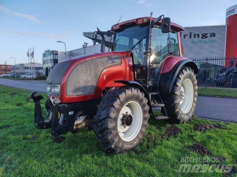 Valtra M 130 트랙터