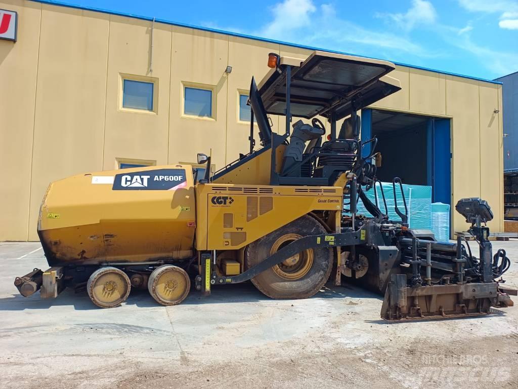 CAT AP 600F 아스팔트 포장장비