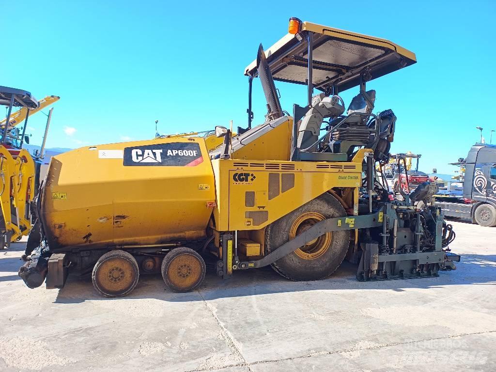 CAT AP 600F 아스팔트 포장장비