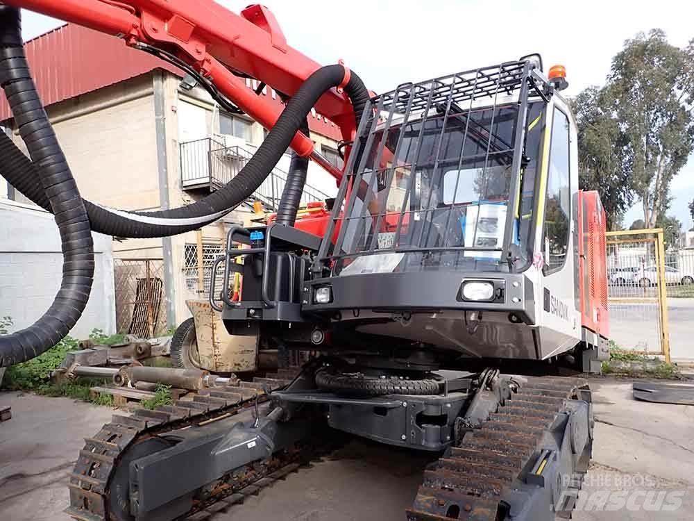 Sandvik DX800 도로 굴착기