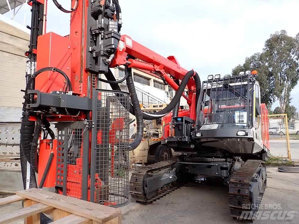 Sandvik DX800 도로 굴착기