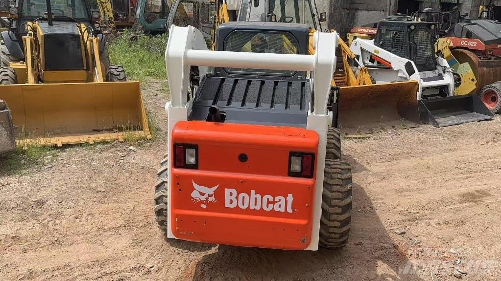 Bobcat S 300  스키드로더