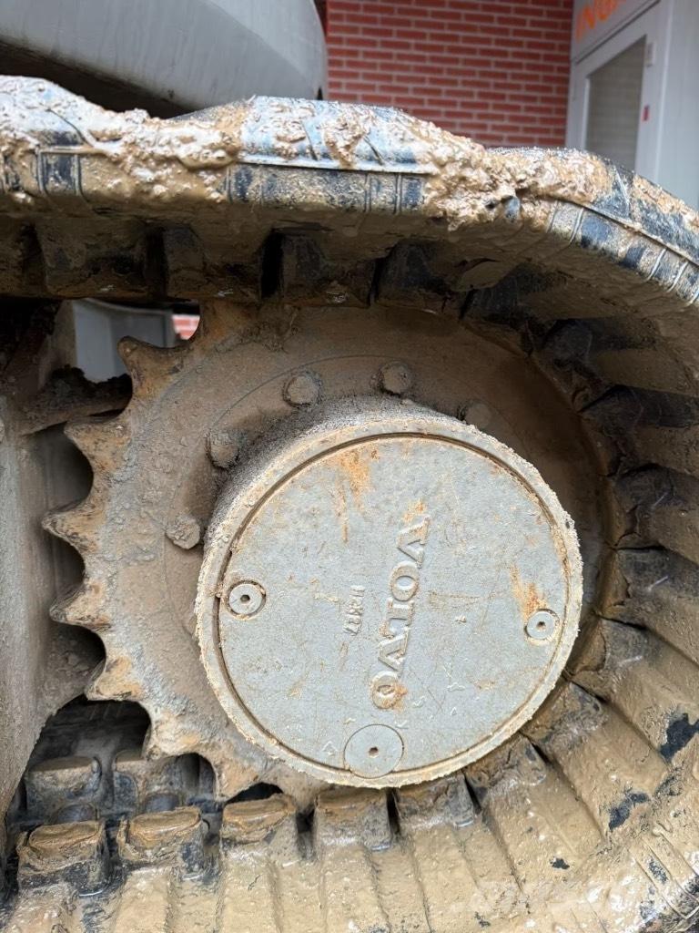 Volvo ECR 88 PLUS 중형굴삭기 7톤-28톤