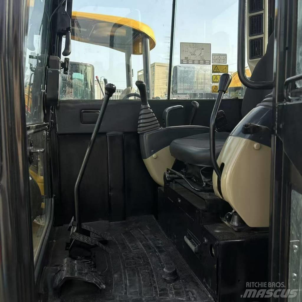CAT 306E 대형 굴삭기 29톤 이상