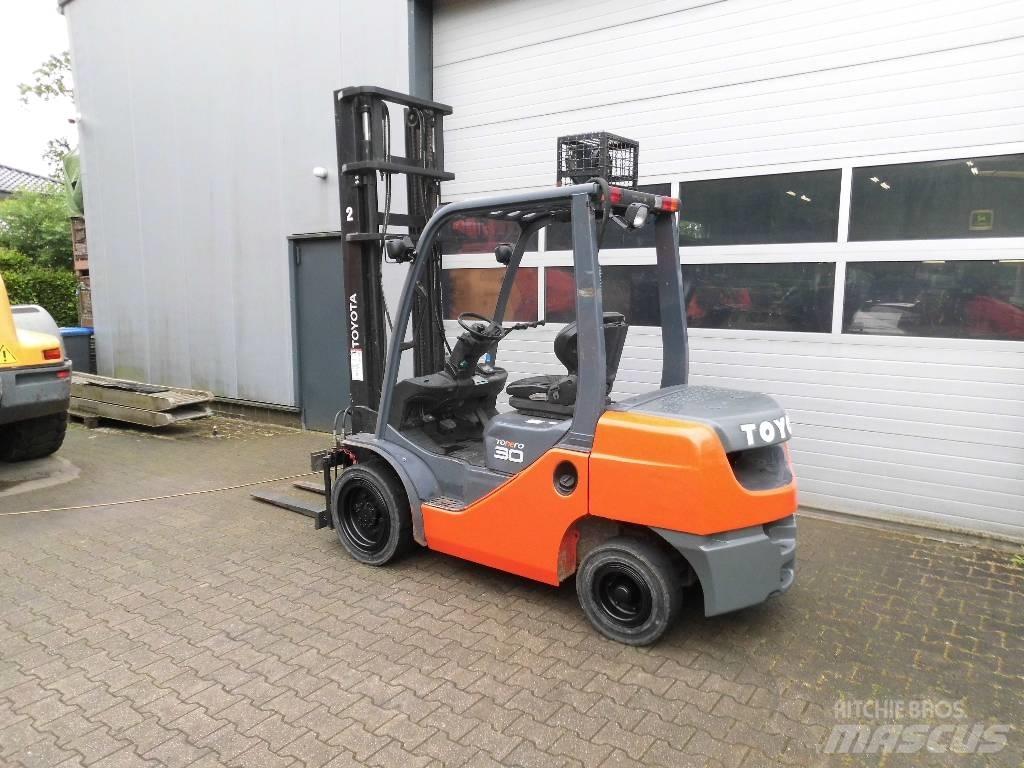 Toyota 02-8 FD 30 디젤 지게차