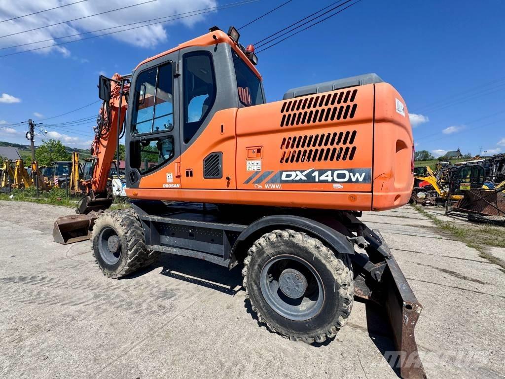 Doosan DX 140 W-3  휠 굴삭기