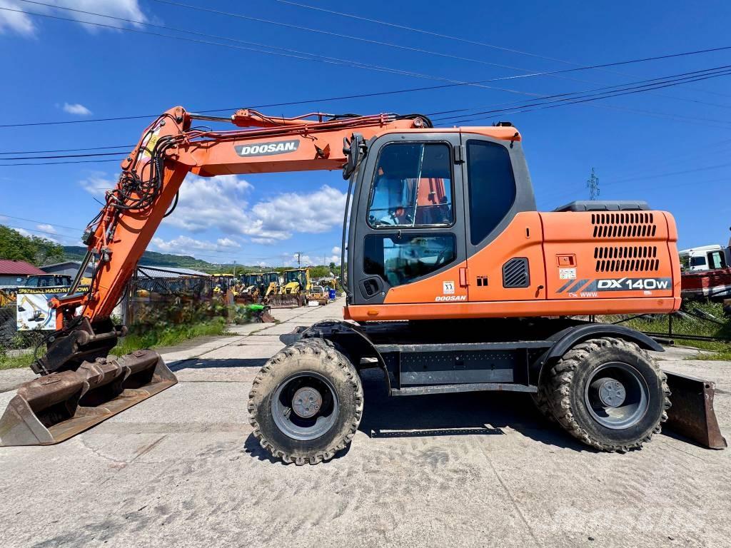Doosan DX 140 W-3  휠 굴삭기
