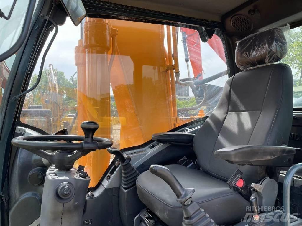 Hyundai R210W-9  휠 굴삭기