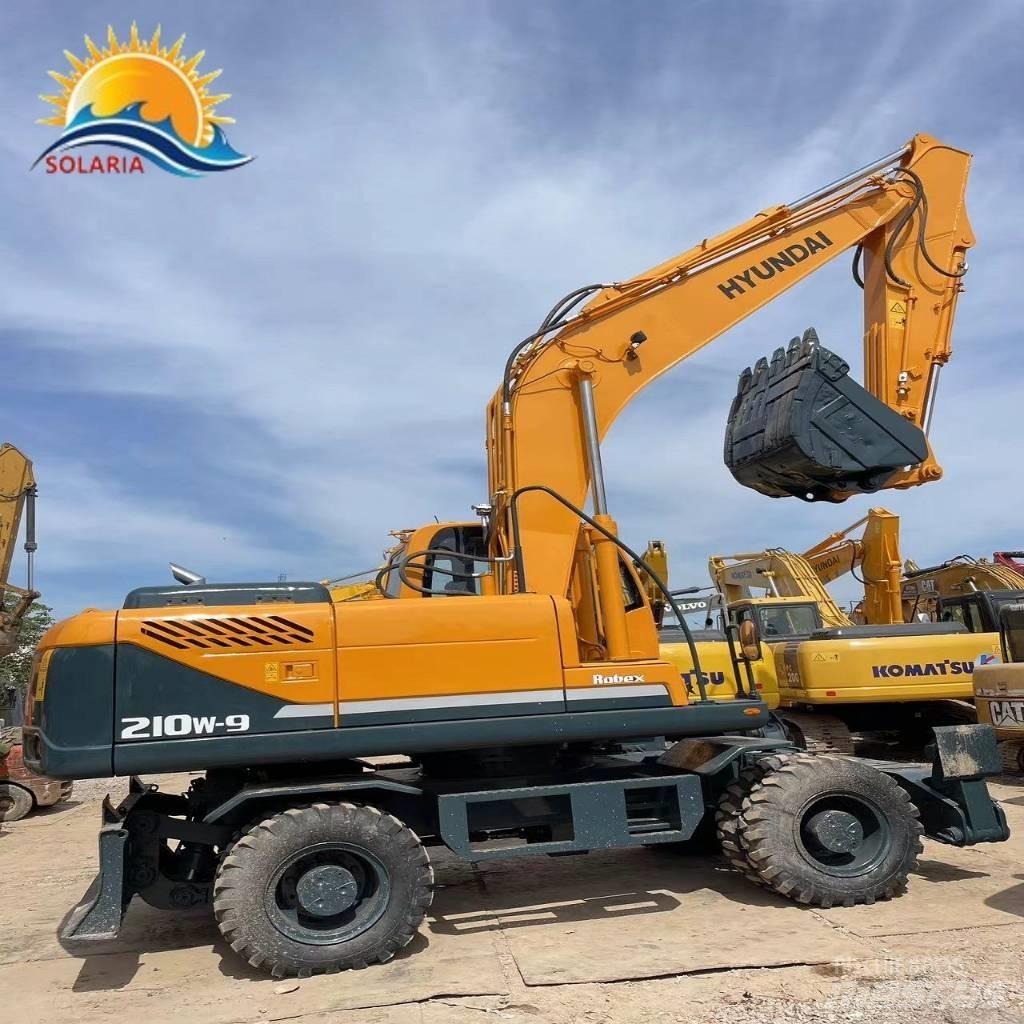 Hyundai R210W-9  휠 굴삭기