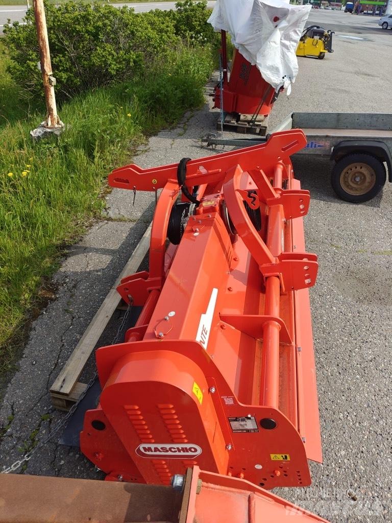 Maschio Bisonte 300 목장 제초기 및 토퍼