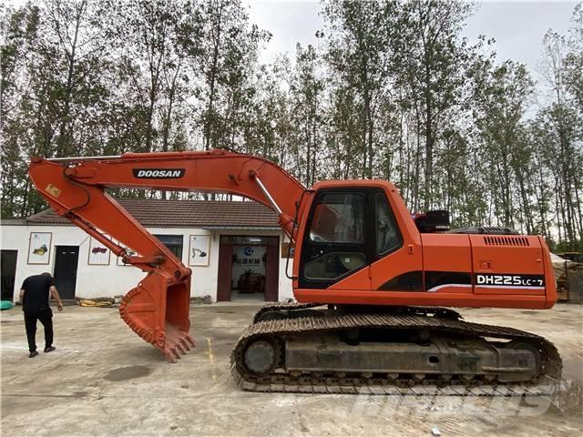 Doosan DH225 대형 굴삭기 29톤 이상
