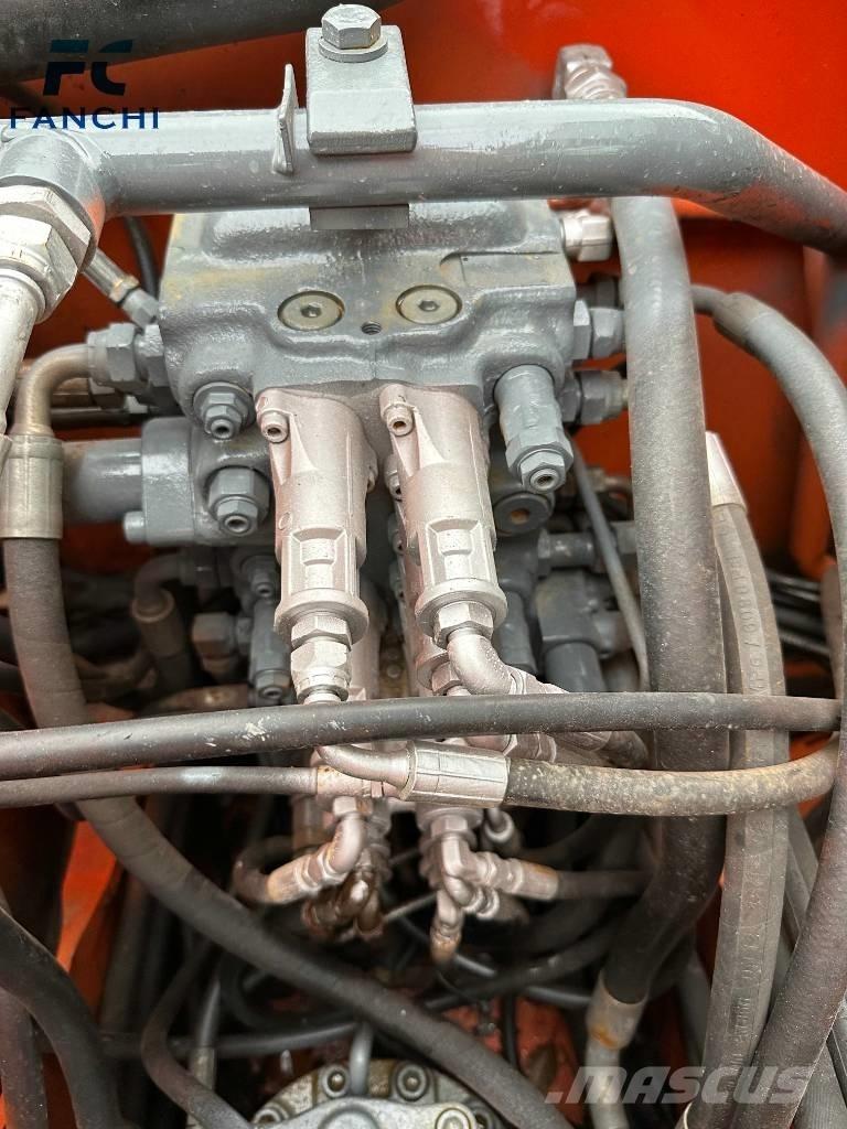 Hitachi ZX 70 대형 굴삭기 29톤 이상