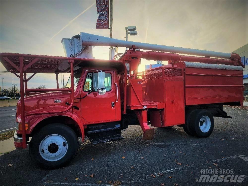 International 4700 트럭 탑재 고소작업대