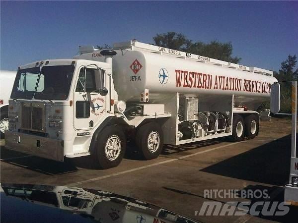 Kenworth L700 탱커 트럭