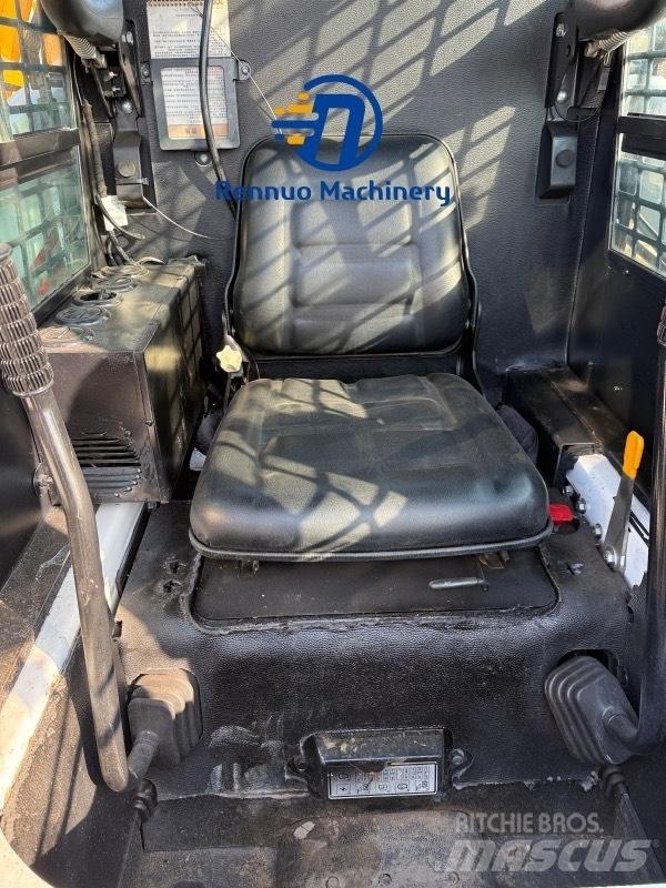 Bobcat S 18  스키드로더