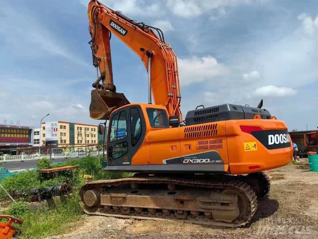 Doosan DX 300 대형 굴삭기 29톤 이상