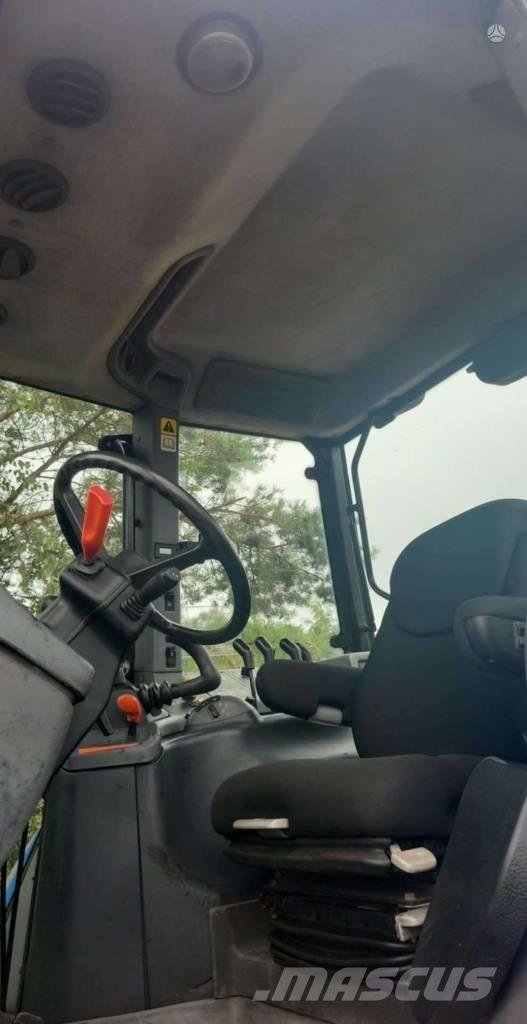 New Holland TM 150 트랙터