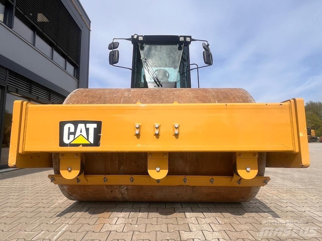 CAT CS 66 B 싱글 드럼 롤러