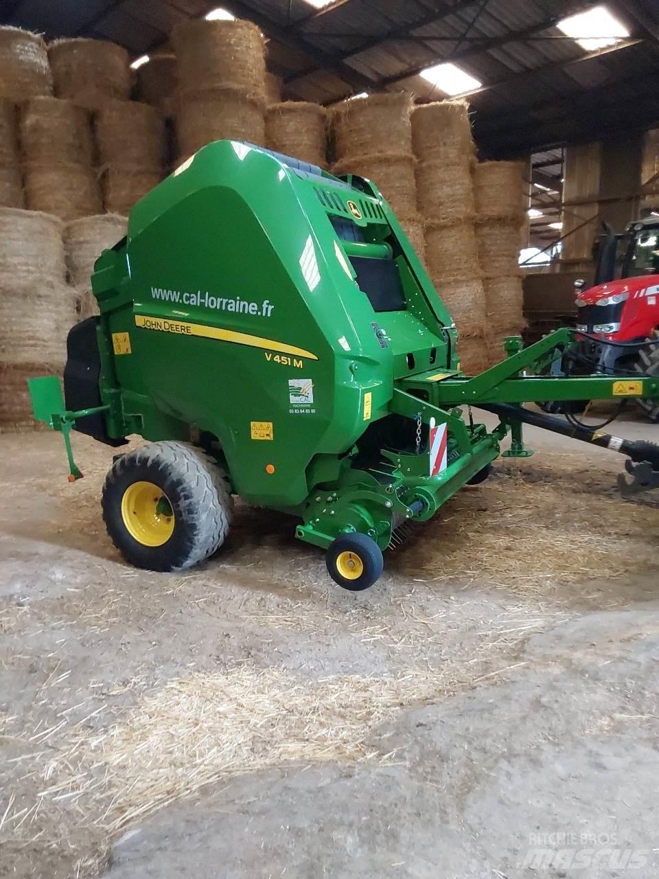 John Deere V 451 M 원형 곤포기