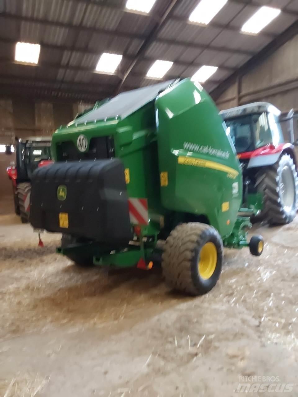 John Deere V 451 M 원형 곤포기
