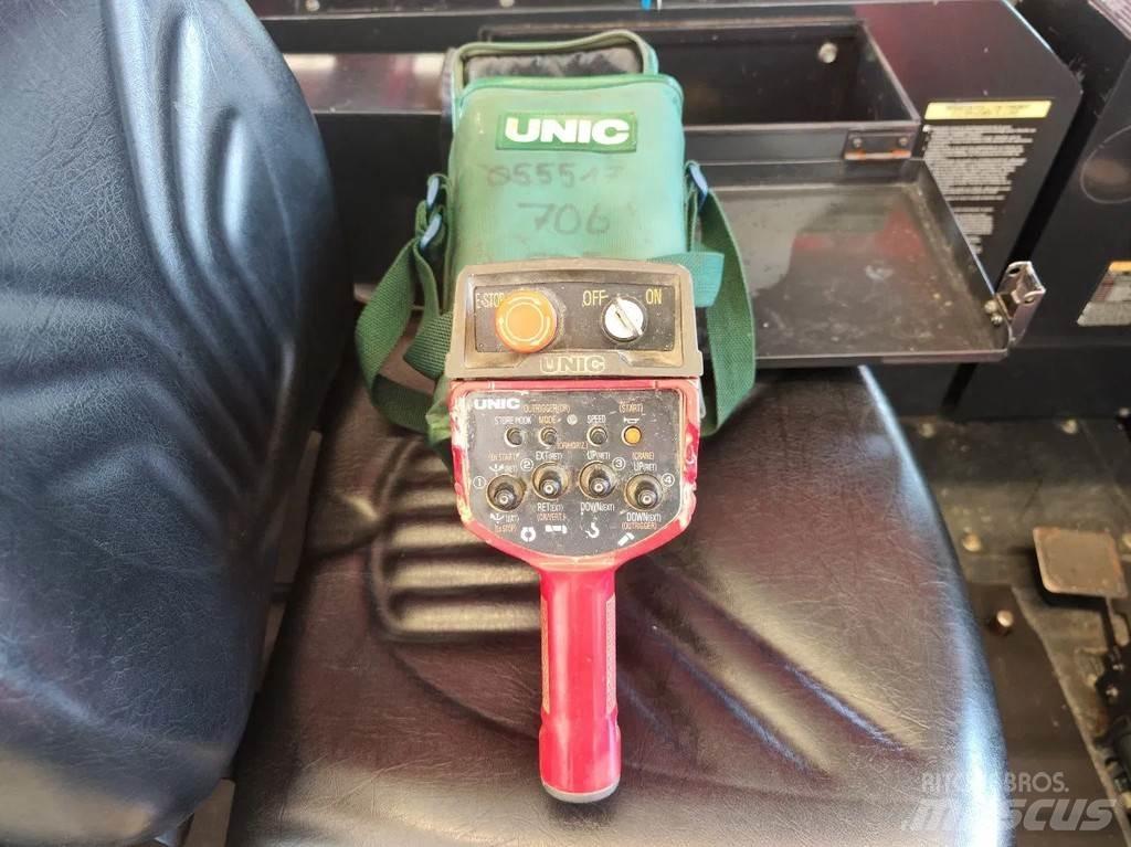 Unic URW 706 CDE 트랙 크레인