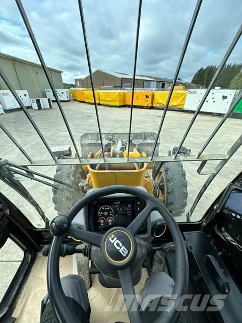 JCB TM320 텔러 핸들러