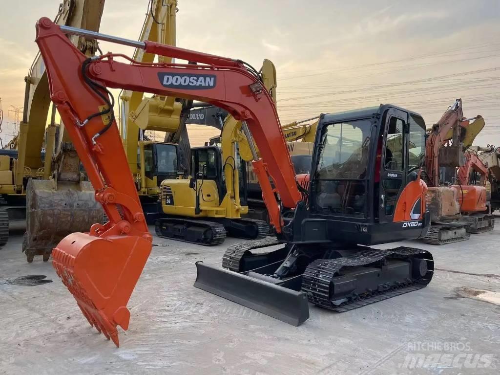 Doosan DX60 대형 굴삭기 29톤 이상