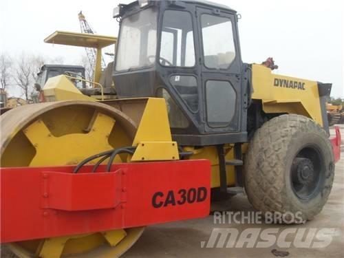 Dynapac CA30D 싱글 드럼 롤러