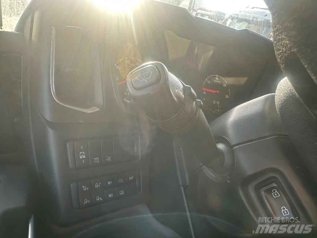 Scania P250 탑차 트럭