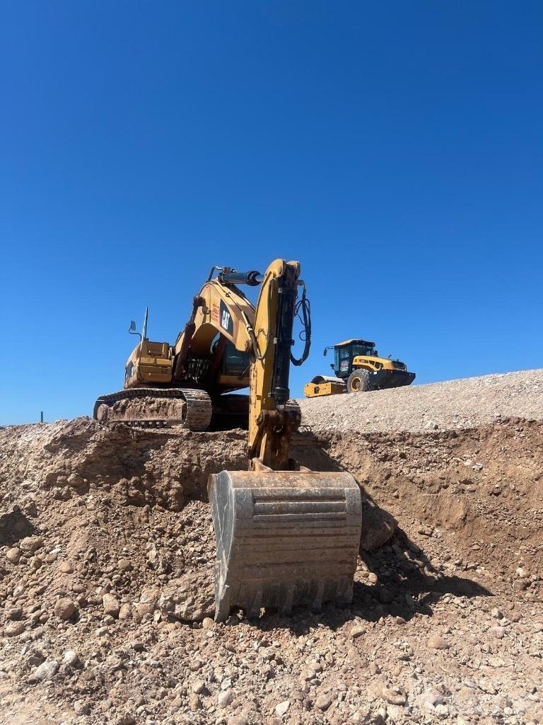 CAT 330 D L ME 대형 굴삭기 29톤 이상