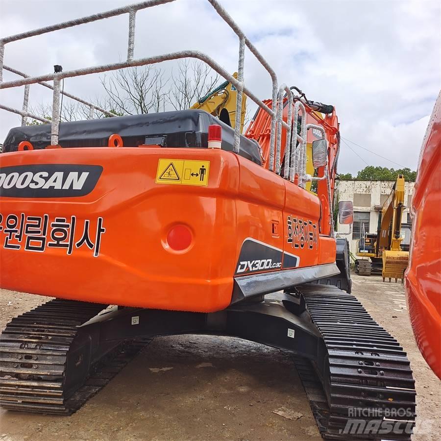 Doosan DX300 대형 굴삭기 29톤 이상