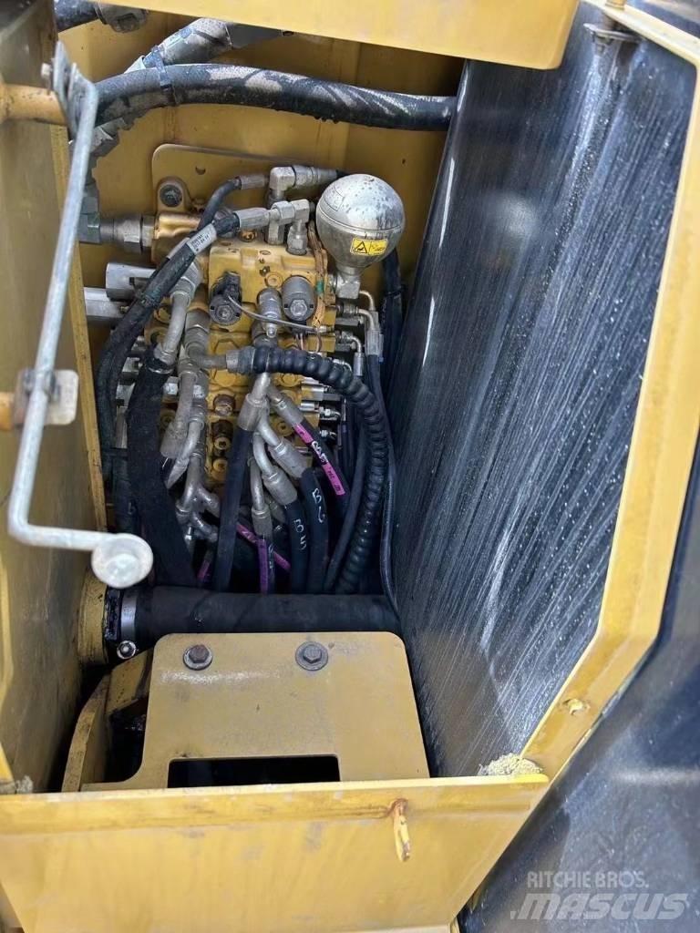 CAT 305.5E 대형 굴삭기 29톤 이상