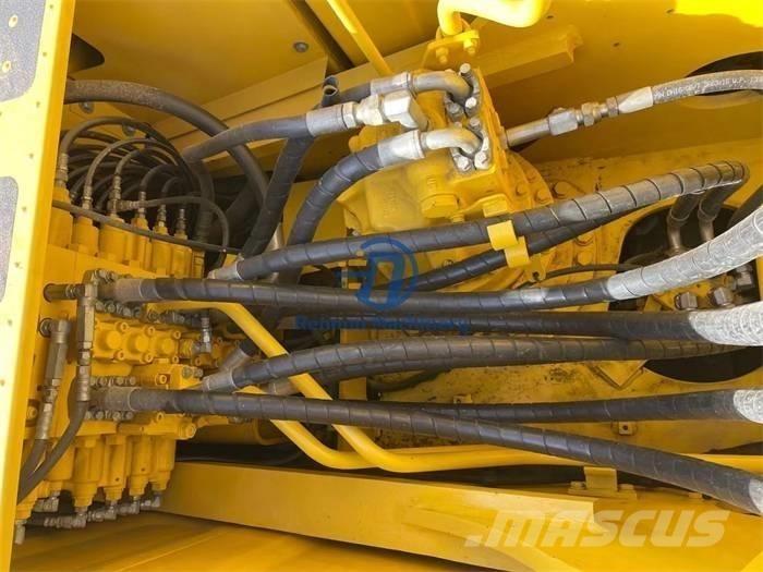 Komatsu PC 220-8 대형 굴삭기 29톤 이상