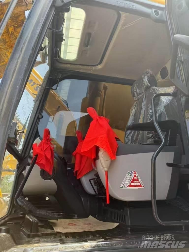 Komatsu 240LC-8 대형 굴삭기 29톤 이상