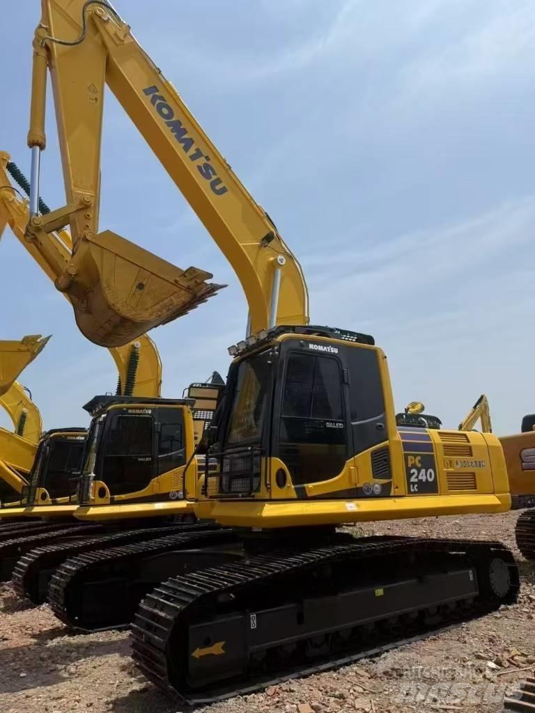 Komatsu 240LC-8 대형 굴삭기 29톤 이상