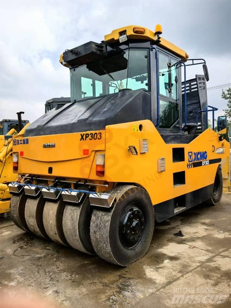 XCMG XP 303 콤비 롤러