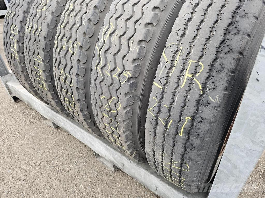 Uniroyal 9 R 22.5 Skeletal 세미 트레일러