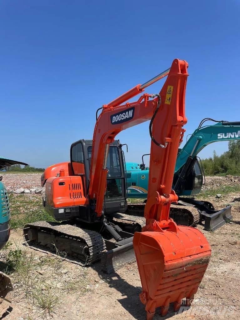 Doosan DX60 대형 굴삭기 29톤 이상