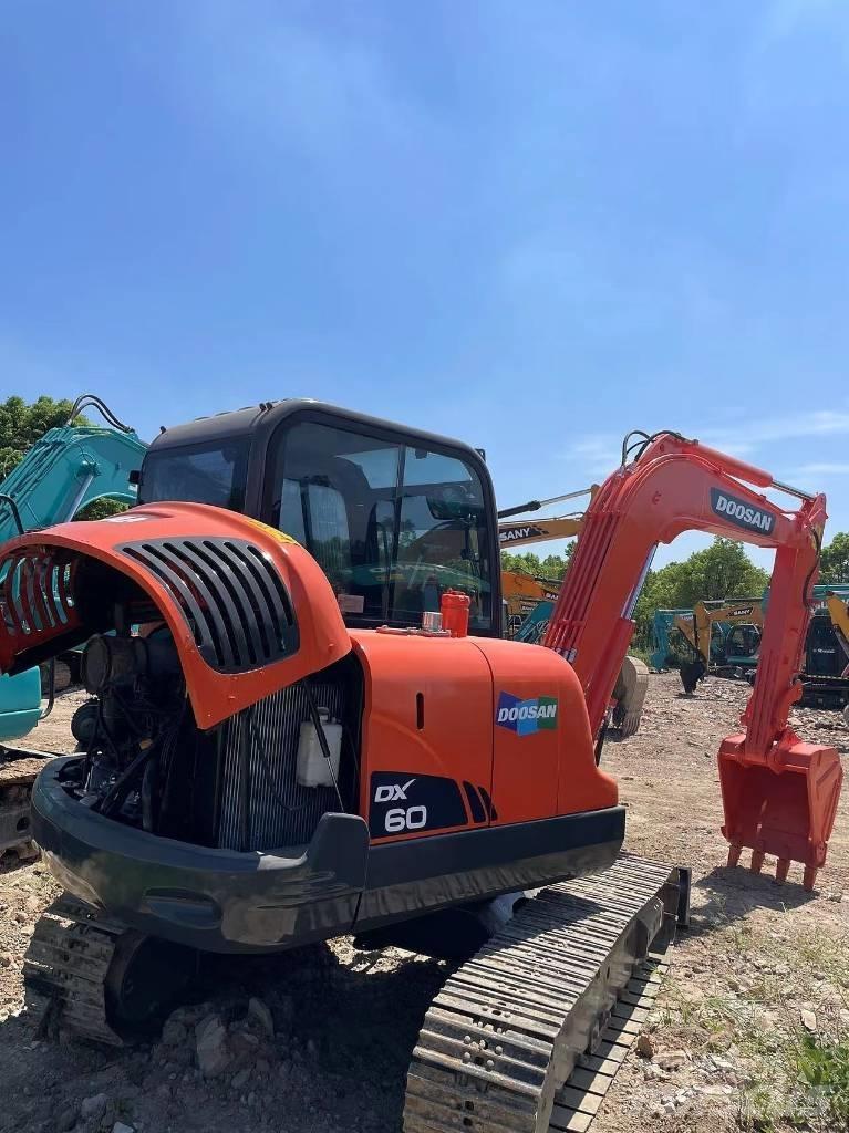 Doosan DX60 대형 굴삭기 29톤 이상