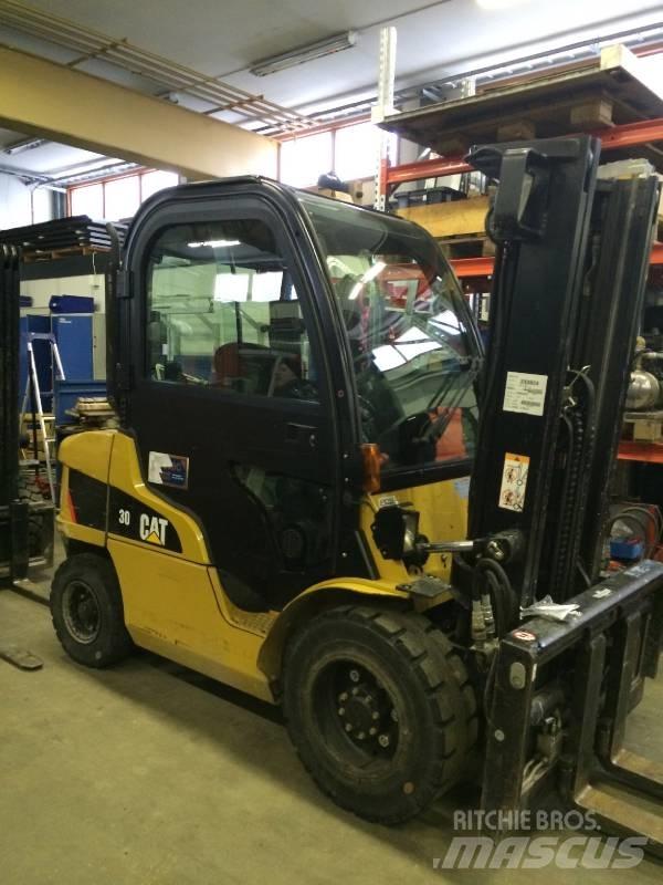 CAT DP30N 디젤 지게차
