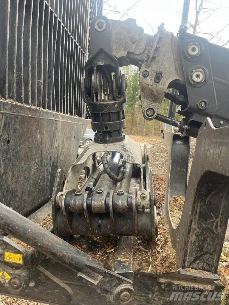 Komatsu 875 원목 포워더