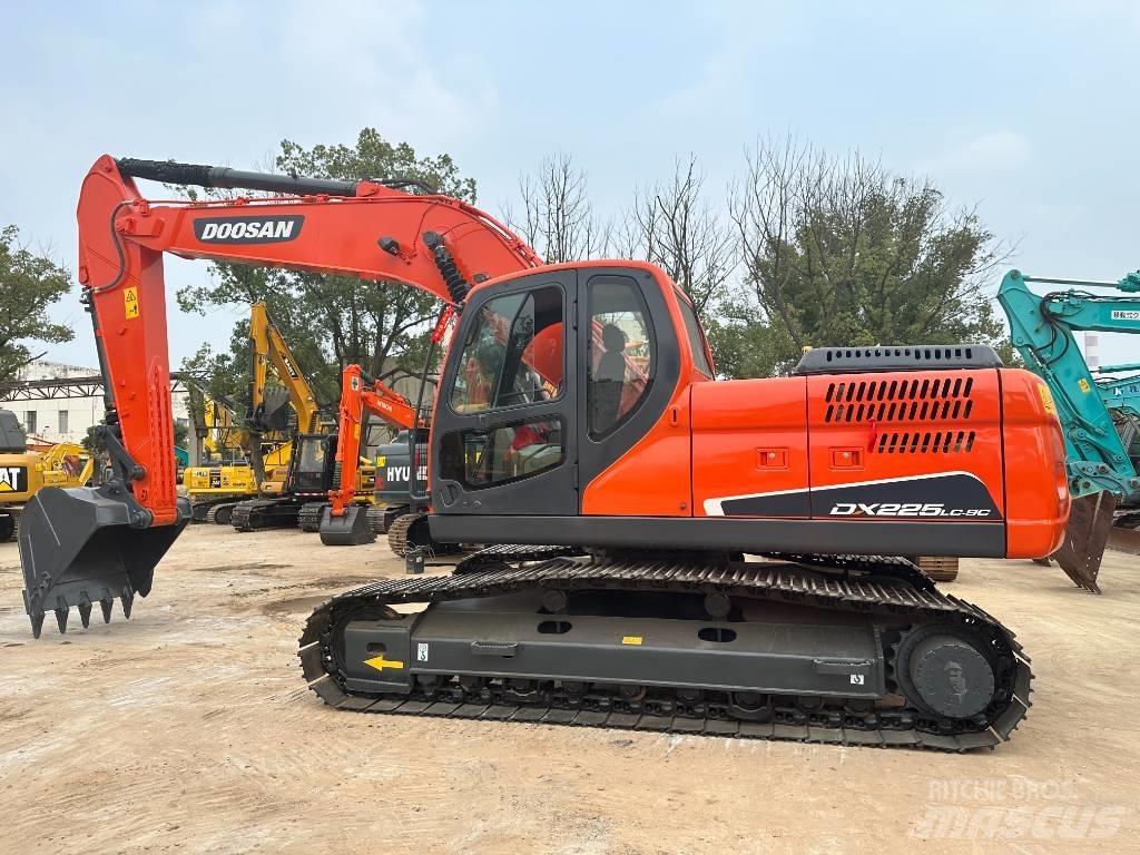 Doosan DX 225 LC-9 대형 굴삭기 29톤 이상