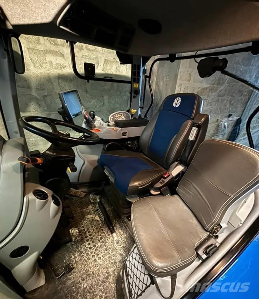 New Holland T 7.225 트랙터