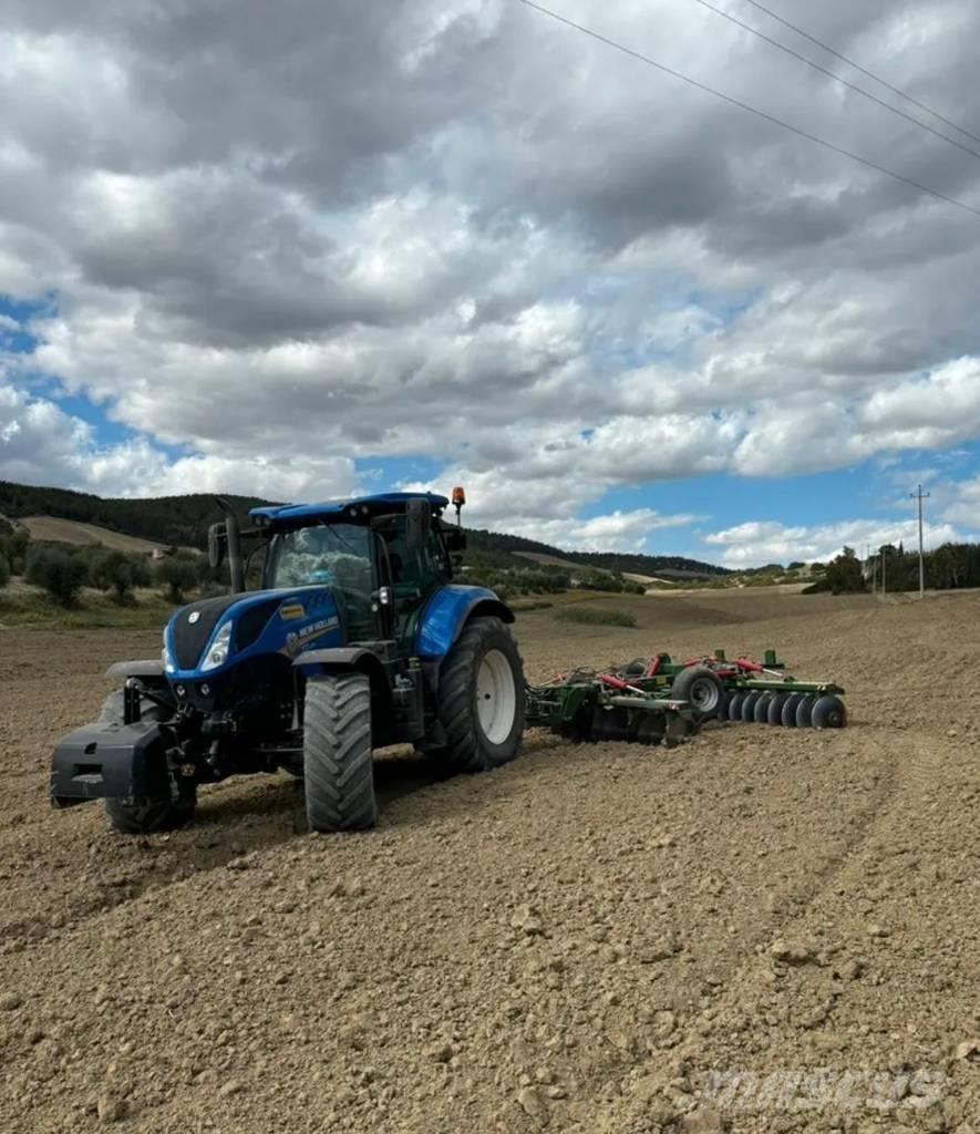 New Holland T 7.225 트랙터