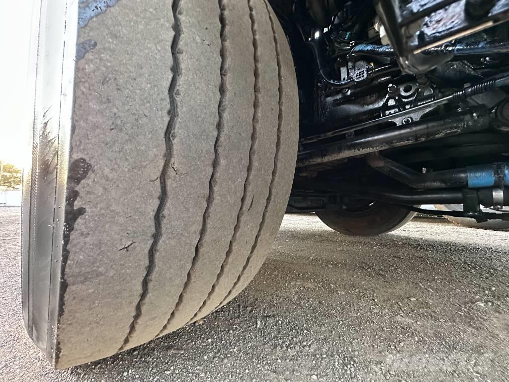 Autocar WX64 폐기물 수거 트럭