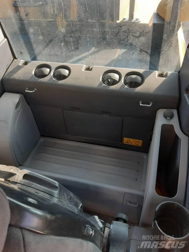 Komatsu PW180-11  휠 굴삭기