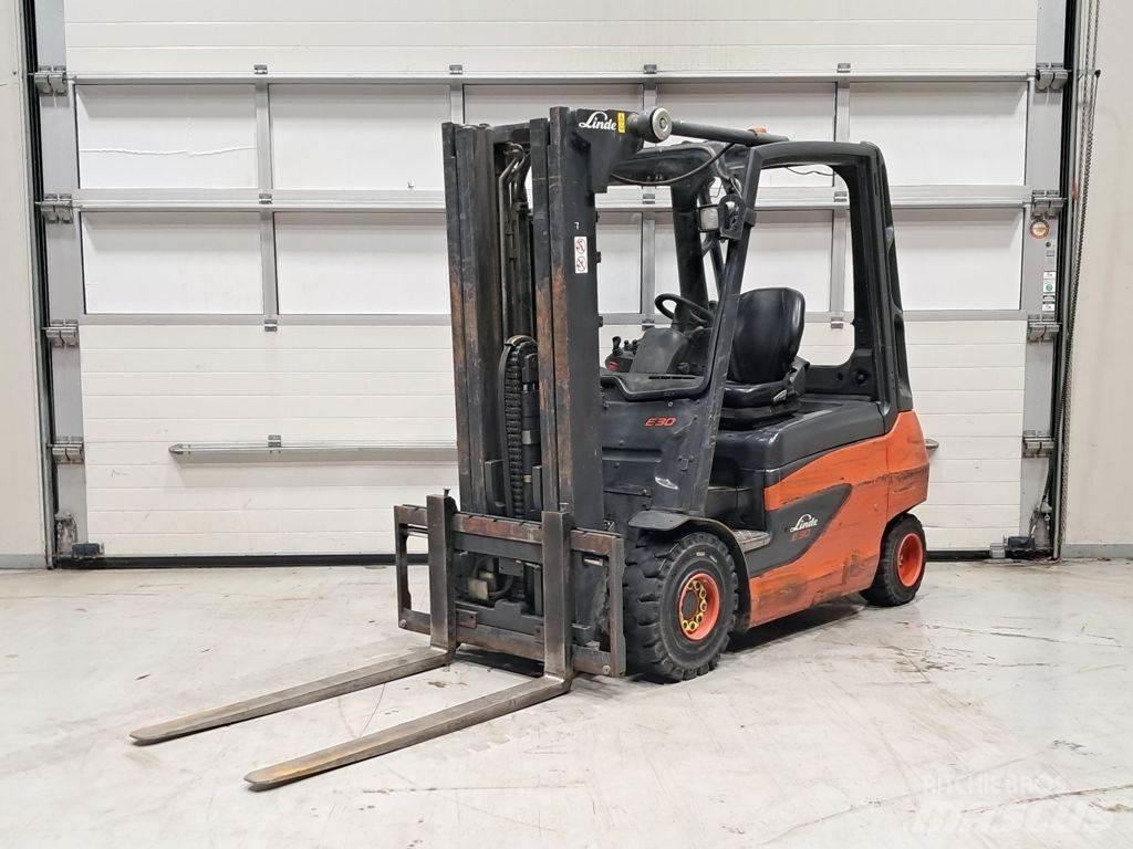 Linde E30-01 전동 지게차