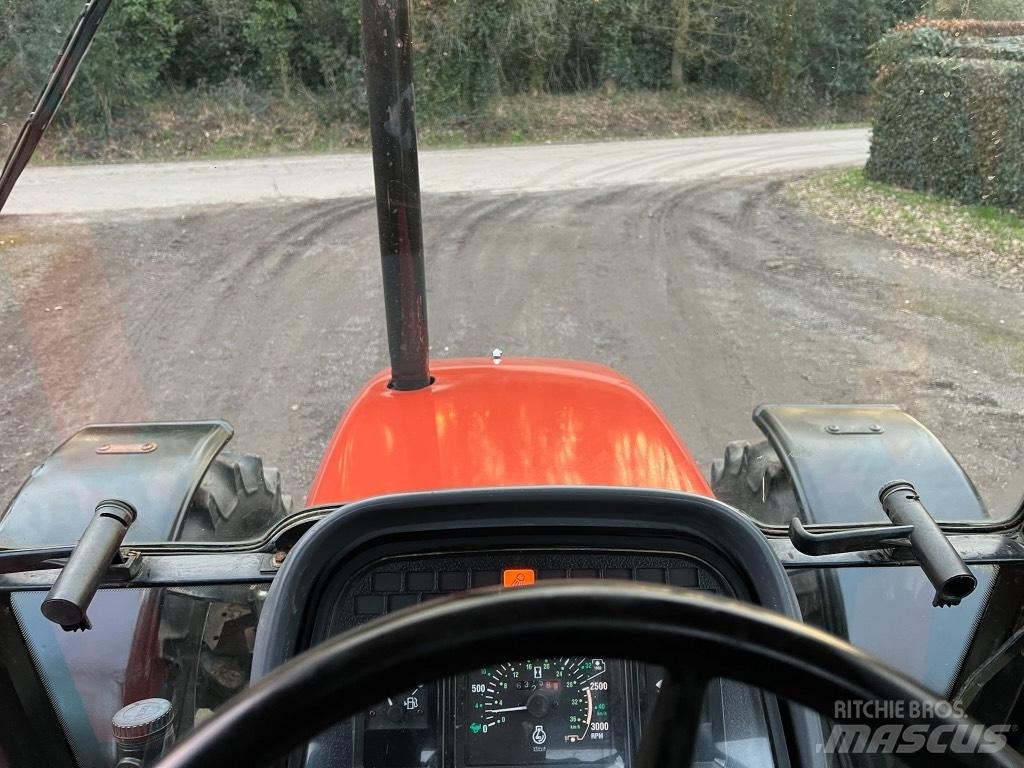New Holland L 85 DT 트랙터